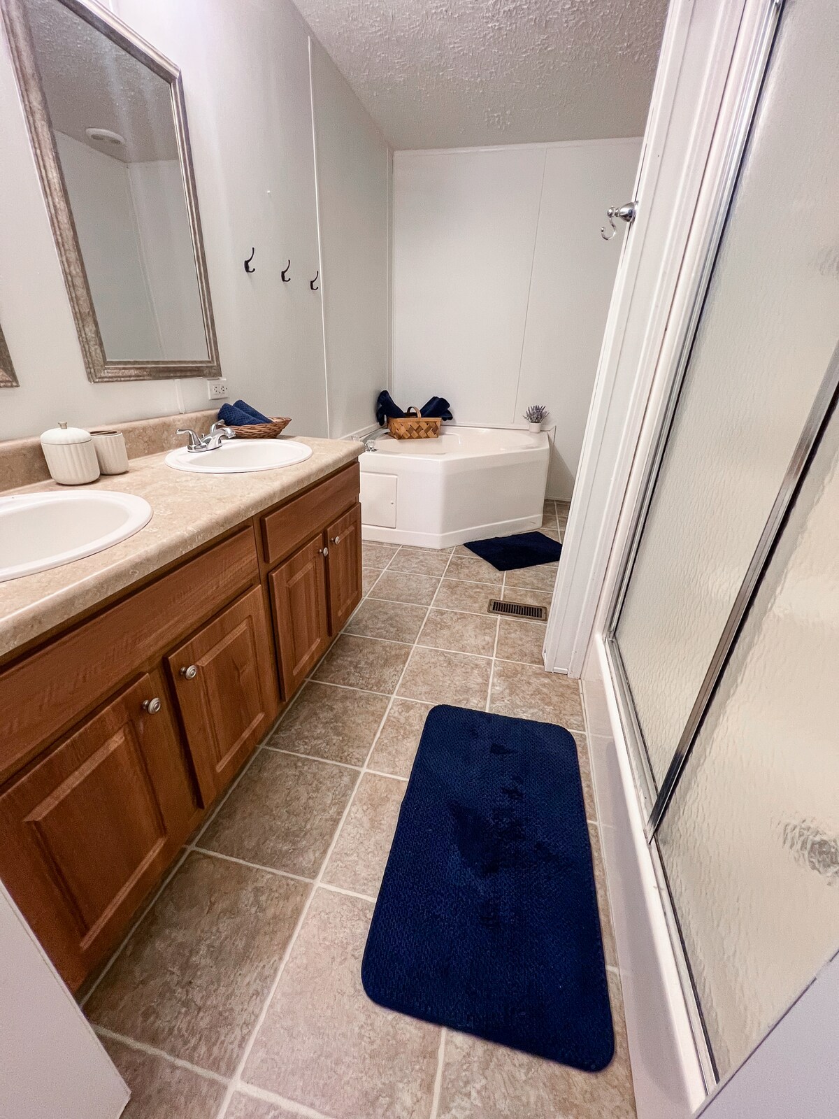 lakefront-home-w-deep-water-dock-20-min-to-clemson/