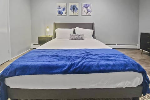 Bright 2BR Apartment in Stamford