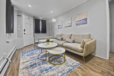 Bright 2BR Apartment in Stamford