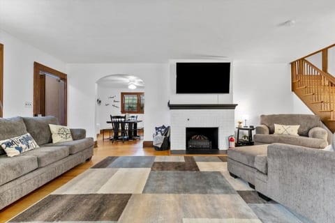 Spacious Family Home, Sleeps 10, Pet-Friendly