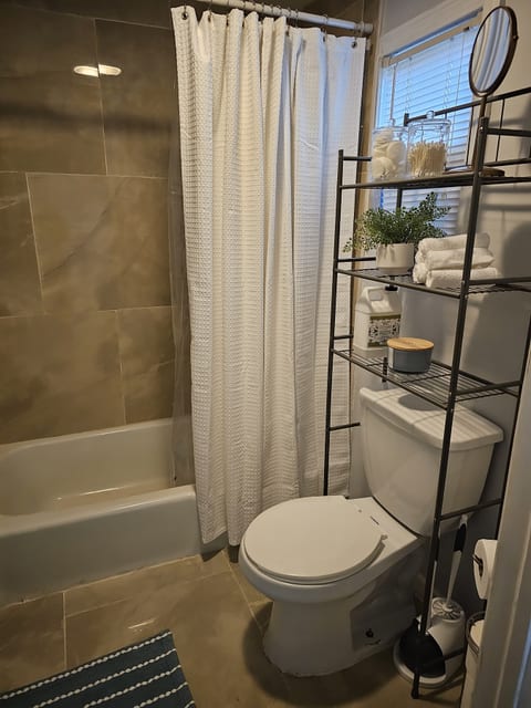 Private Room I Near Yale Bridgeport I 30 Day Stay