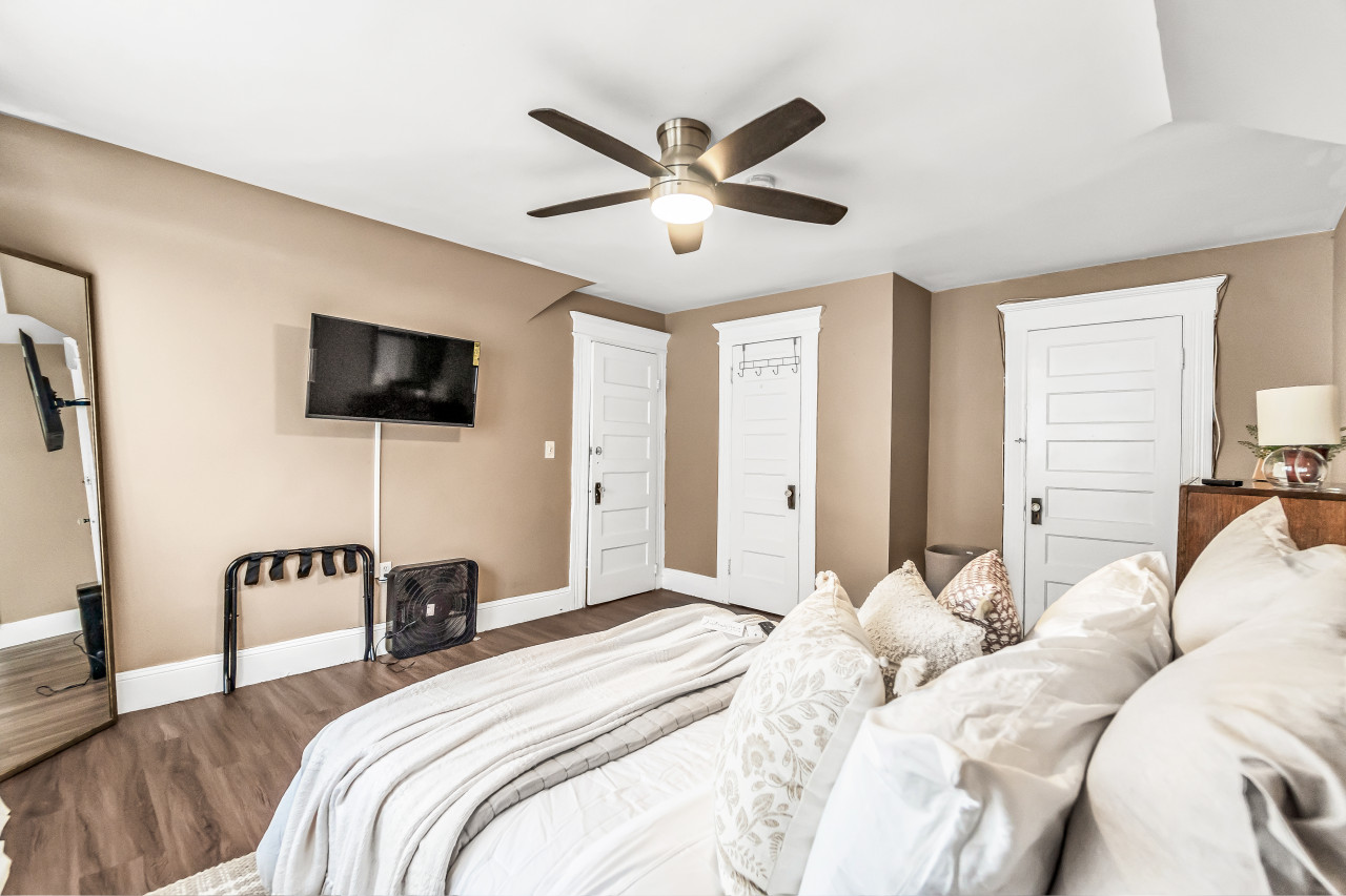 tranquil-bedroom-near-yale-bridgeport-hospital/