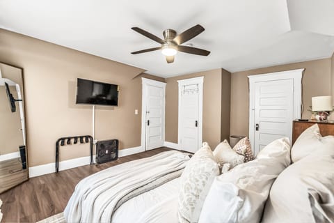 Private Room / Near Yale Bridgeport / 30+ Day Stay