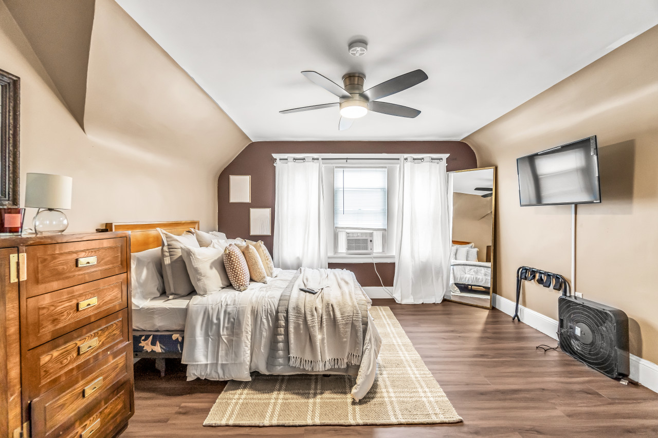 tranquil-bedroom-near-yale-bridgeport-hospital/