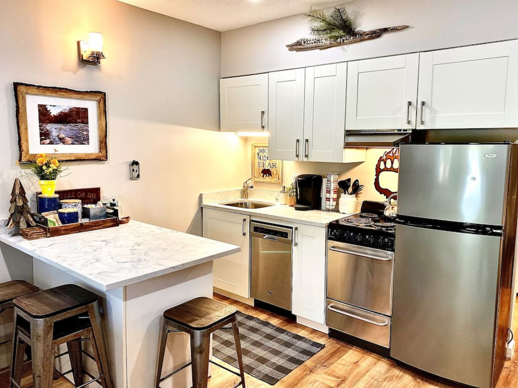 a105-stylish-loon-mountain-studio-apt-wpool-and-hot-tub/