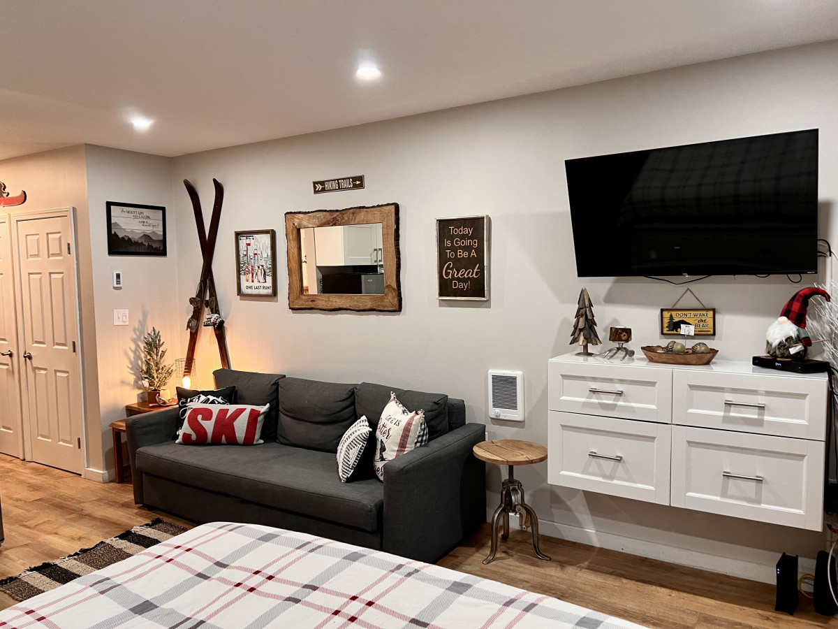 a105-stylish-loon-mountain-studio-apt-wpool-and-hot-tub/