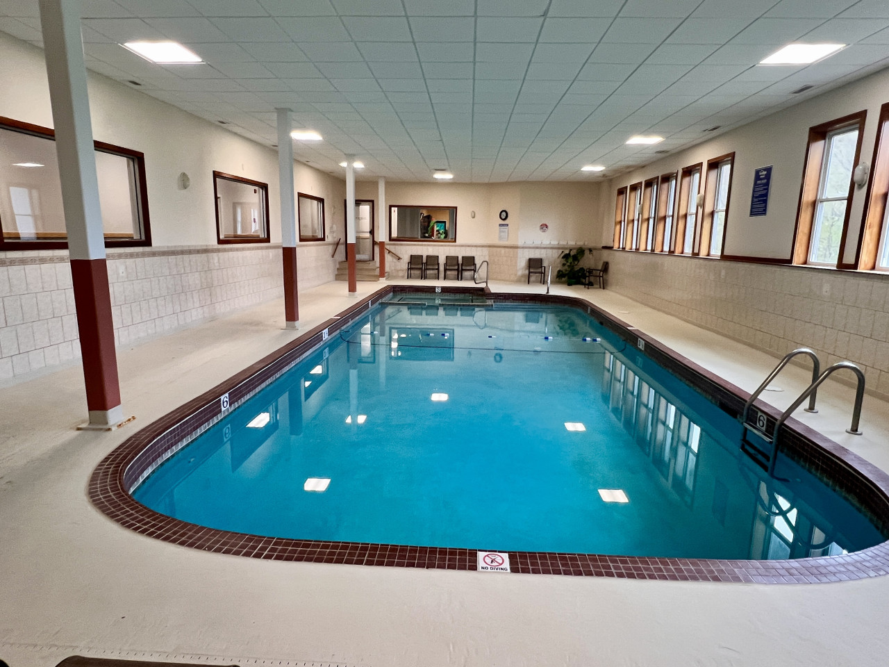 a113-relaxing-resort-getaway-wpool-and-hottub-studio-apt/