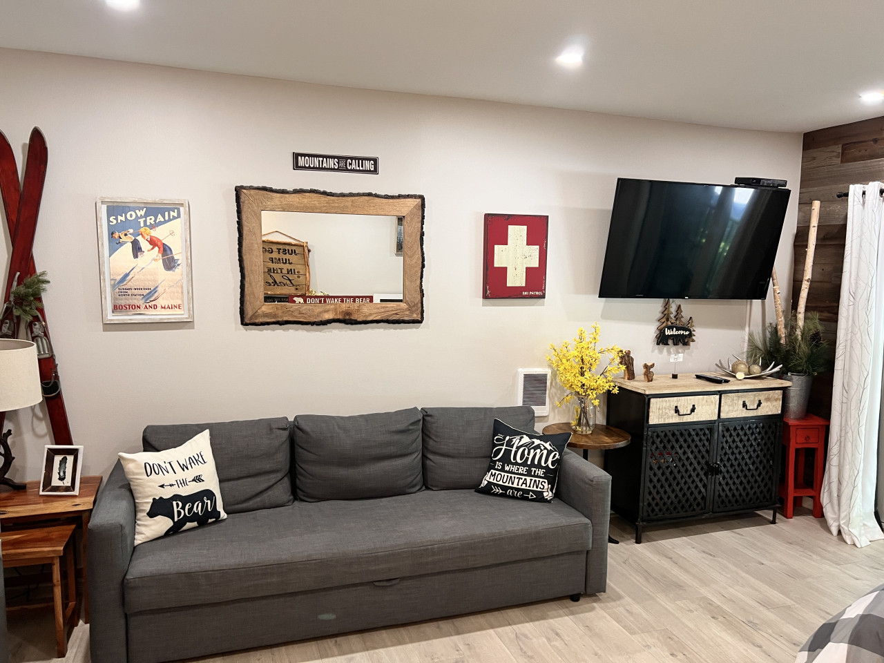 a113-relaxing-resort-getaway-wpool-and-hottub-studio-apt/