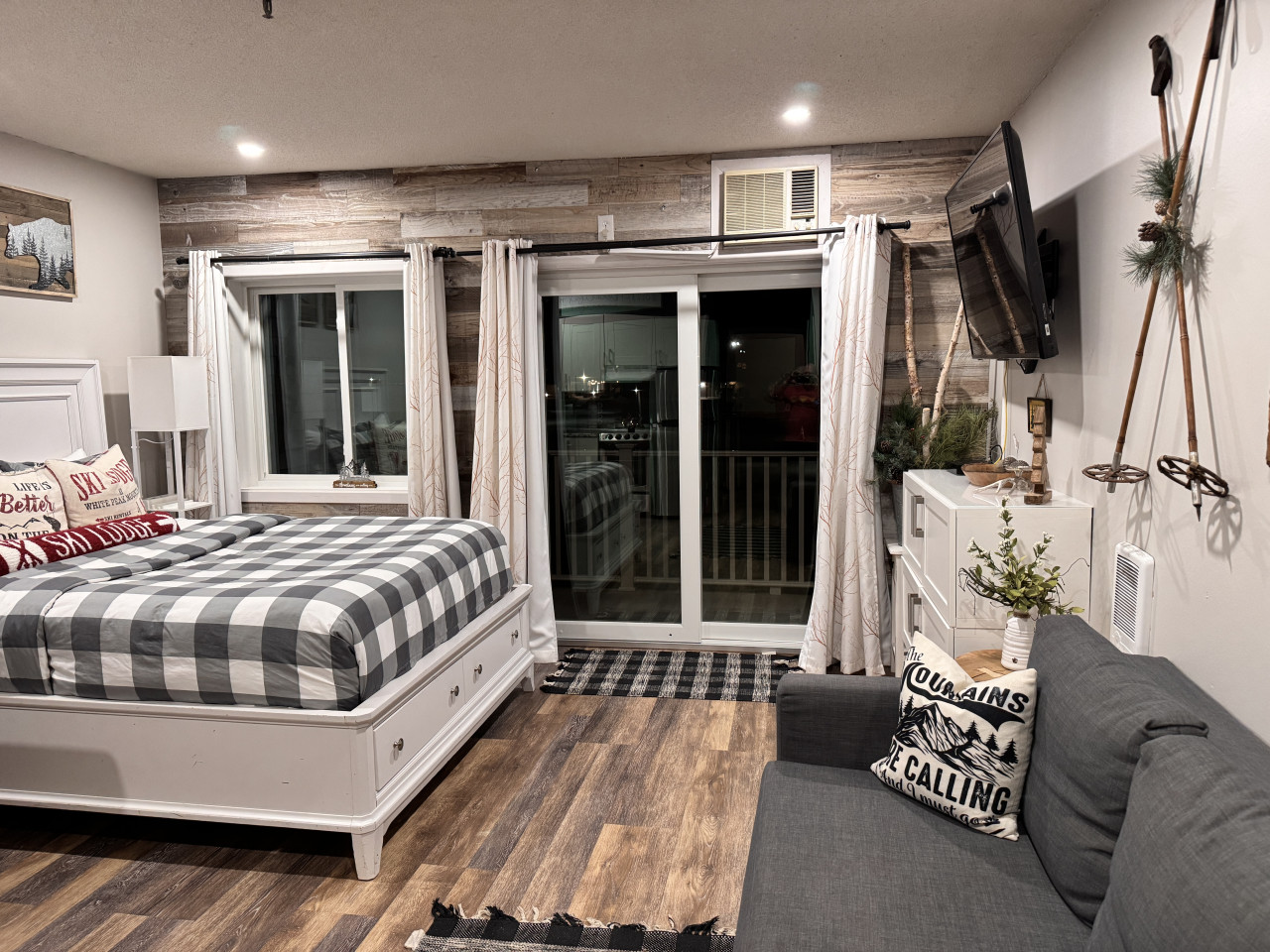 b103-cozy-studio-apt-wpool-and-hot-tub-hike-loon-mountain/