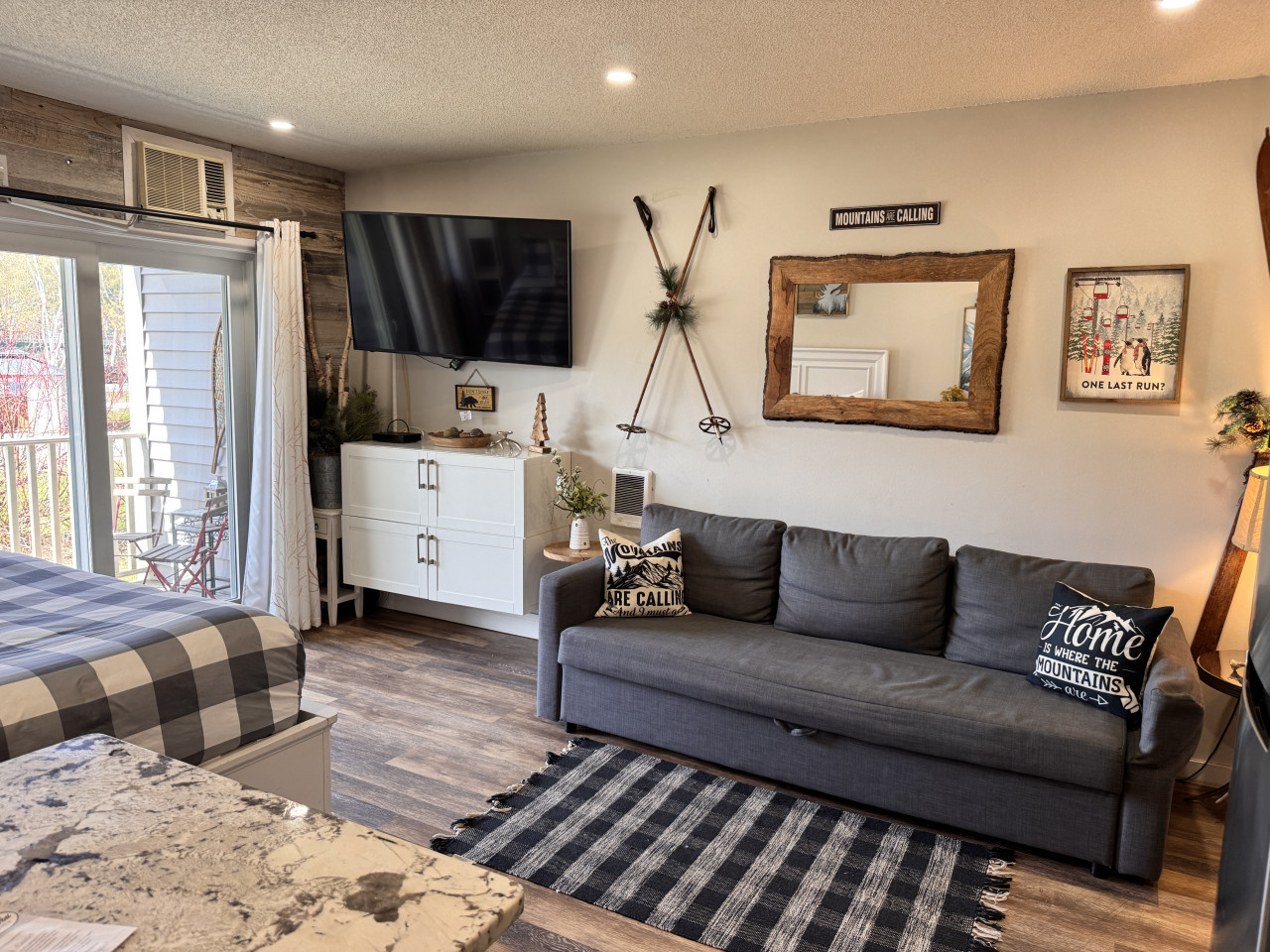 b103-cozy-studio-apt-wpool-and-hot-tub-hike-loon-mountain/