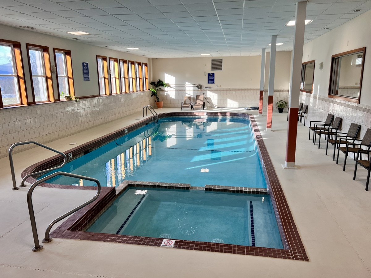 b103-cozy-studio-apt-wpool-and-hot-tub-hike-loon-mountain/