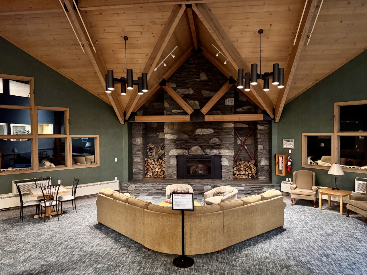 b103-cozy-studio-apt-wpool-and-hot-tub-hike-loon-mountain/