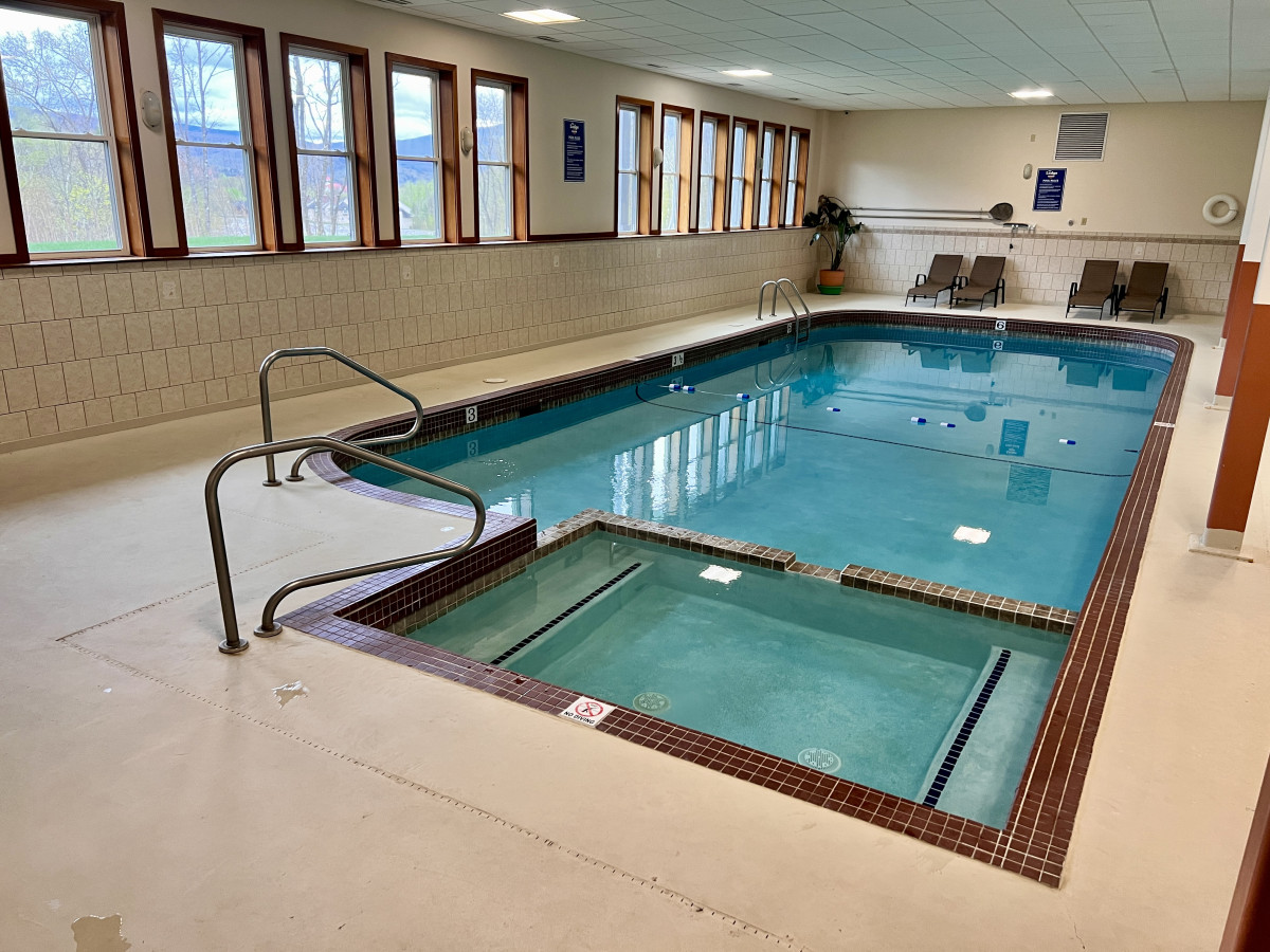 b211-cute-resort-studio-apt-with-pool-hot-tub-at-loon/