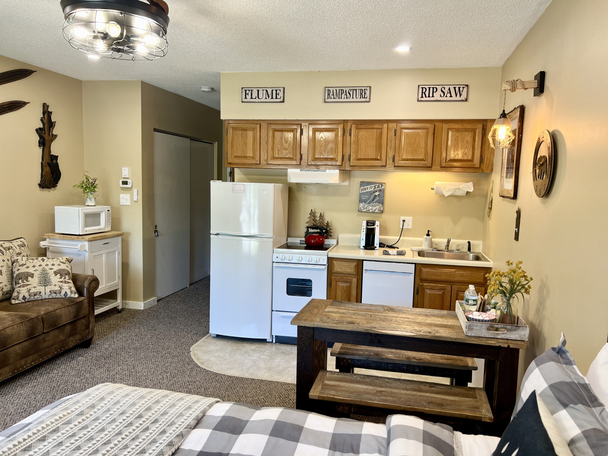 b211-cute-resort-studio-apt-with-pool-hot-tub-at-loon/