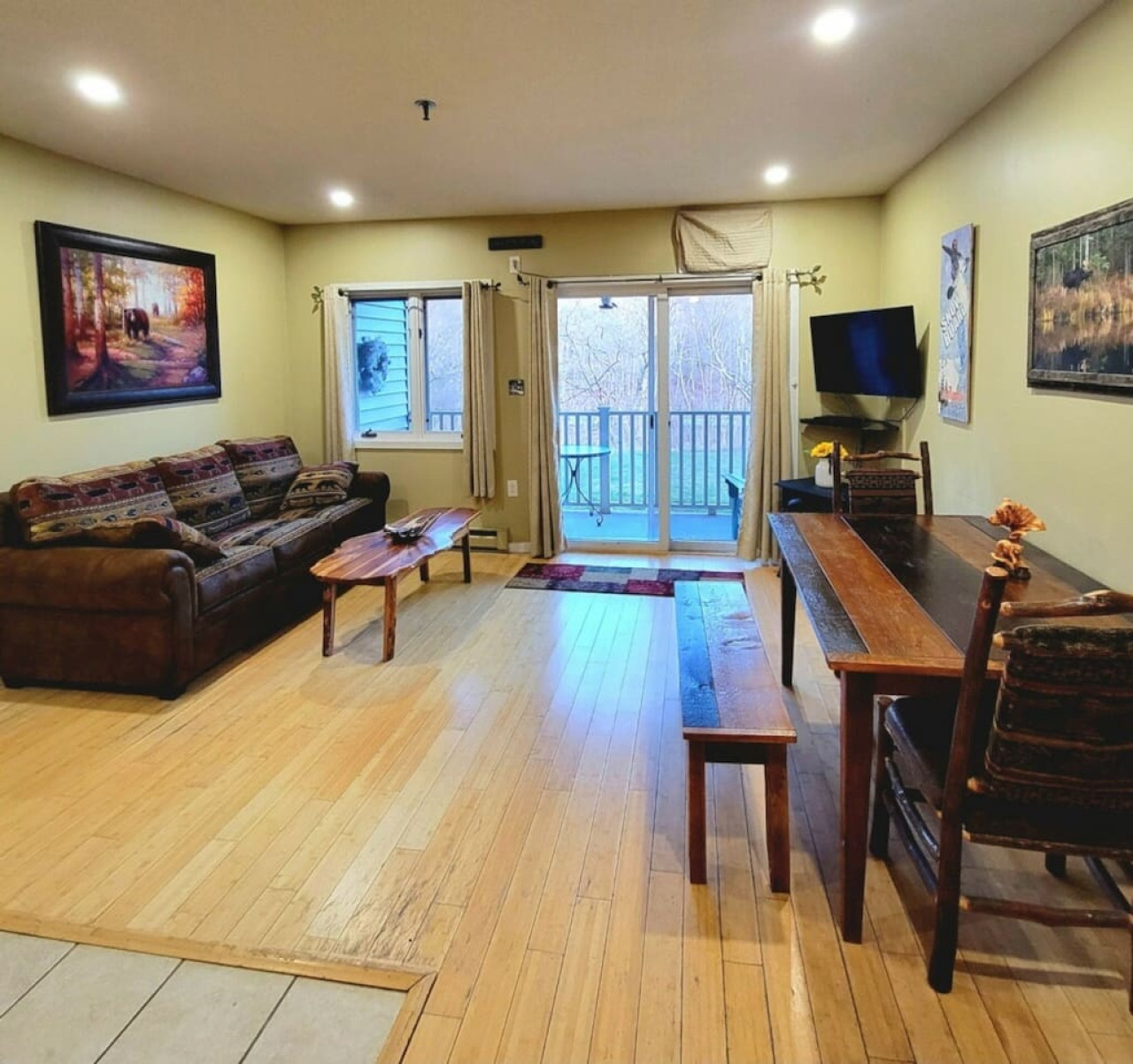 A102 - Lovely 1 BR Apt w/pool & gorgeous view of Loon Mtn