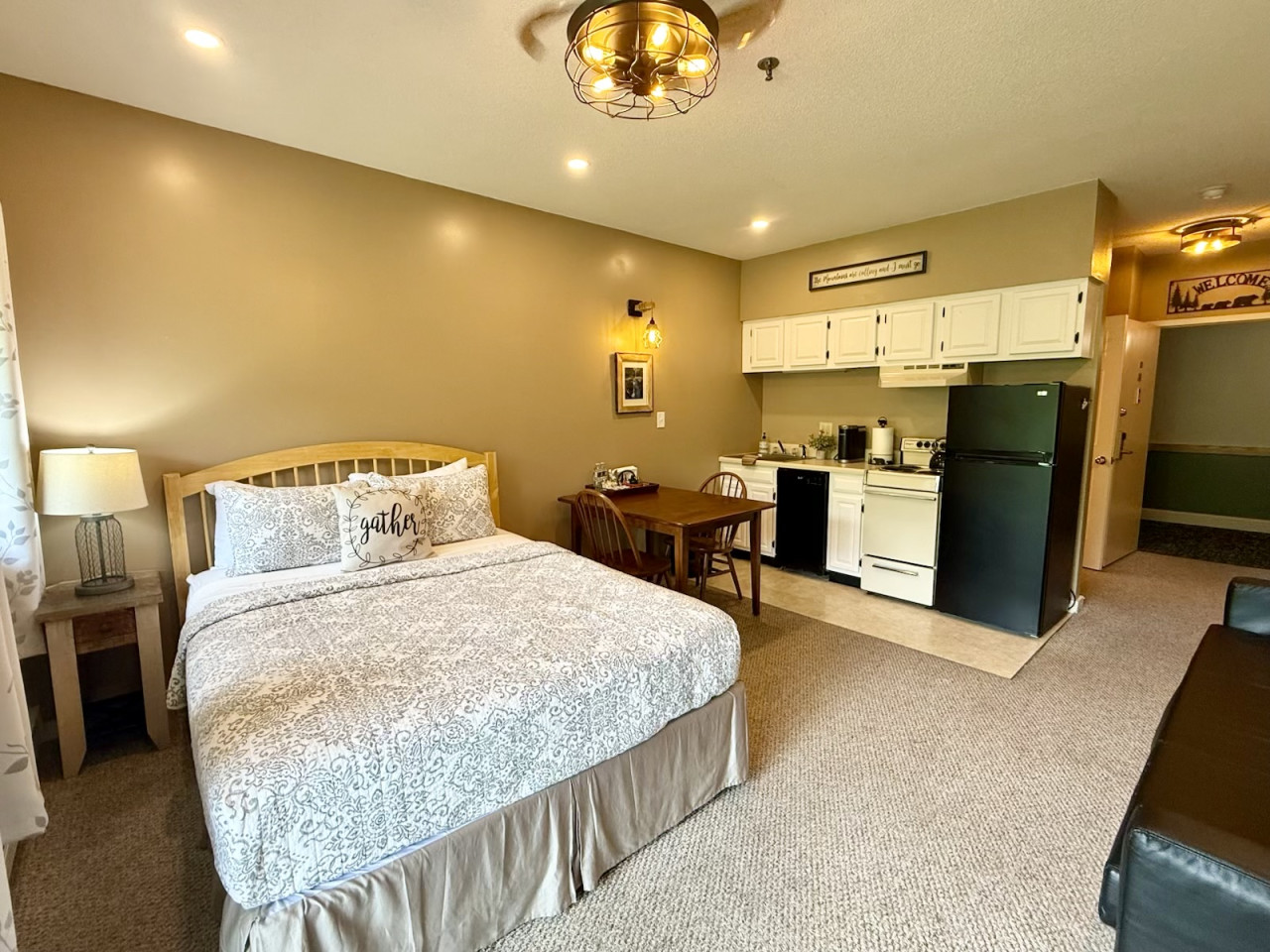 A204 - Gorgeous Mountain Views!  Cozy Studio Resort Condo