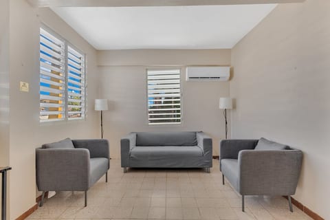A/C, Roomy 3BR w/ Full Kitchen & Riverfront image 1