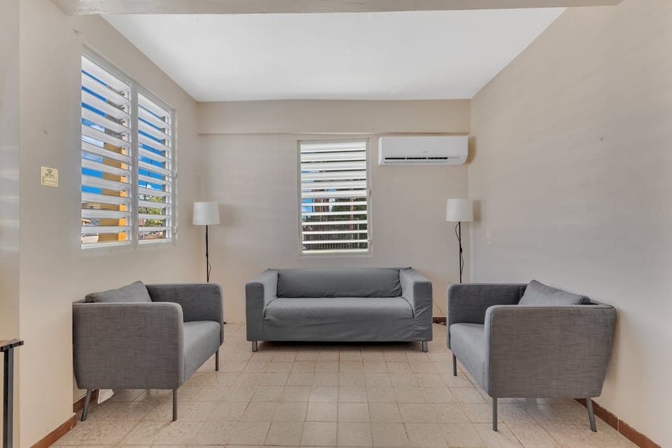 A/C, Roomy 3BR w/ Full Kitchen & Riverfront image 1