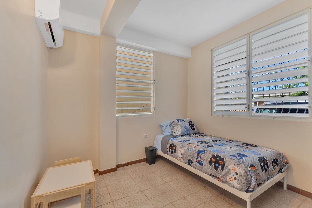 A/C, Roomy 3BR w/ Full Kitchen & Riverfront image 13