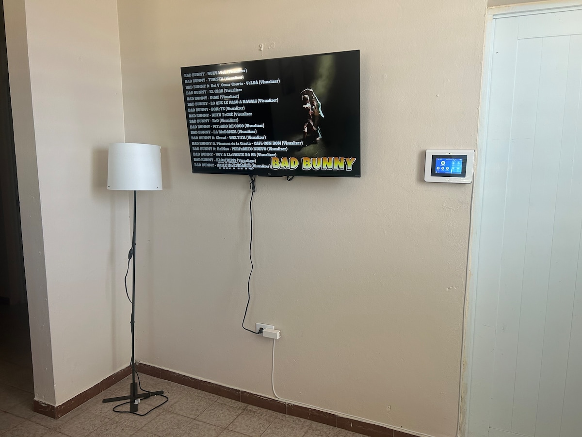 A/C, Roomy 3BR w/ Full Kitchen & Riverfront image 23