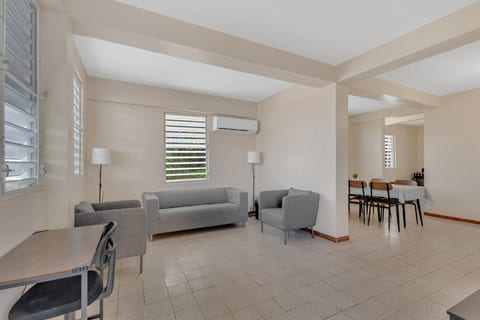 A/C, Roomy 3BR w/ Full Kitchen & Riverfront image 4