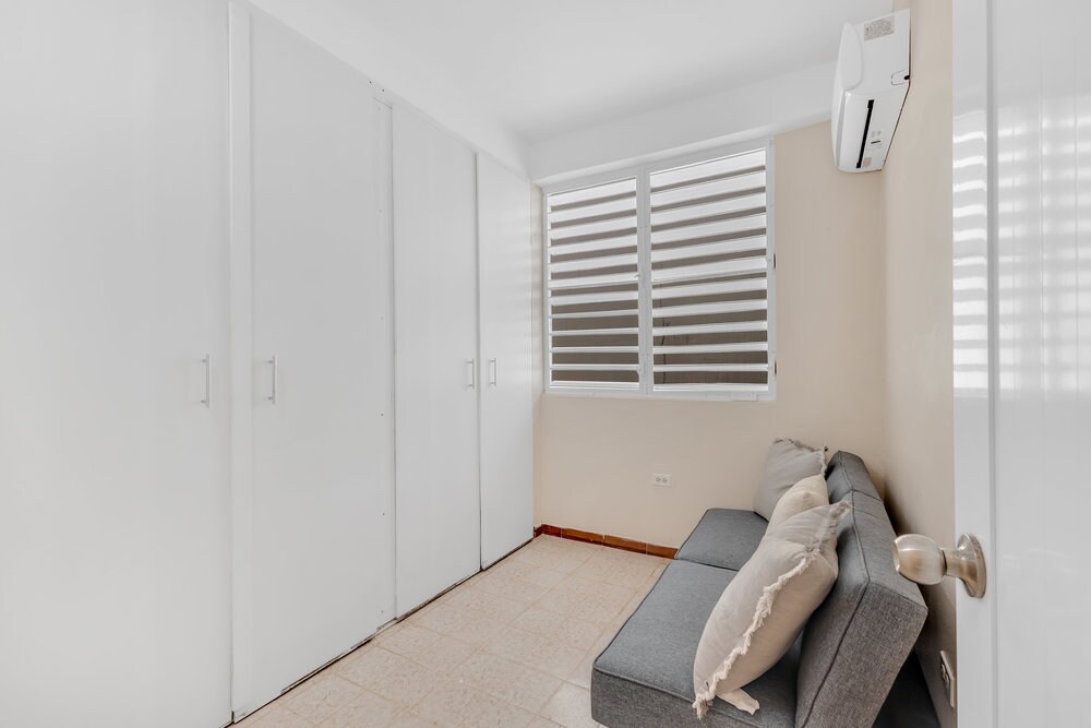 A/C, Roomy 3BR w/ Full Kitchen & Riverfront image 15