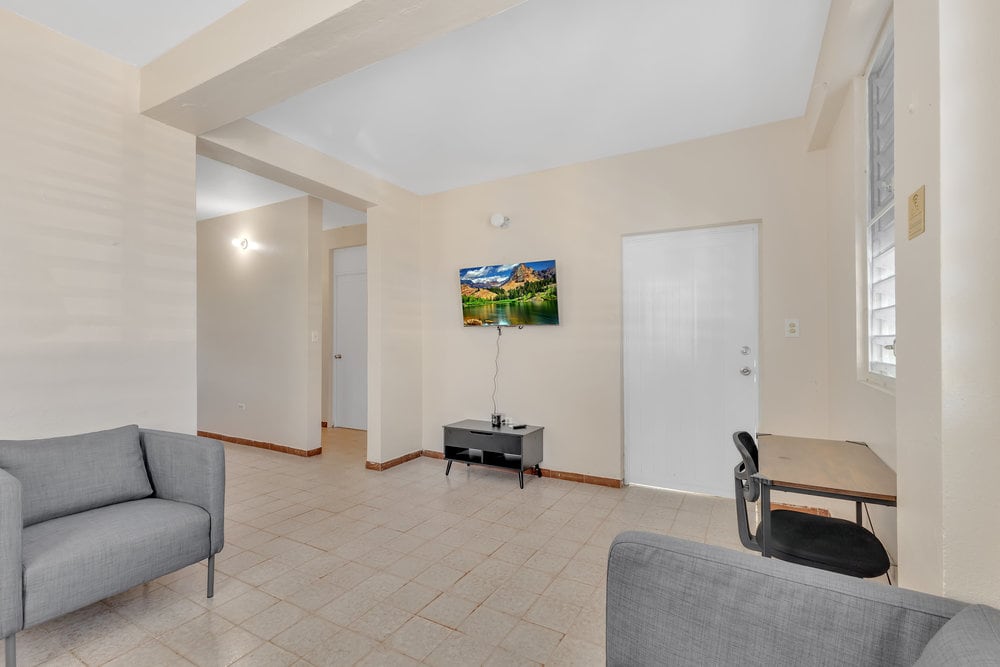 A/C, Roomy 3BR w/ Full Kitchen & Riverfront image 9