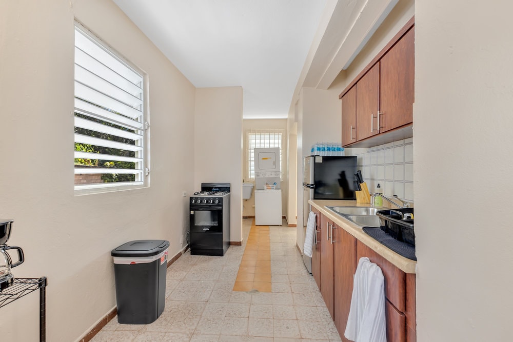 ac-roomy-3br-w-full-kitchen-and-riverfront/