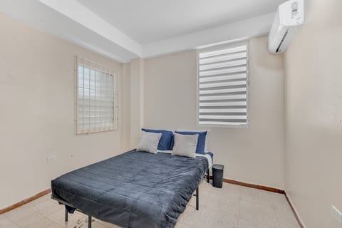A/C, Roomy 3BR w/ Full Kitchen & Riverfront image 3