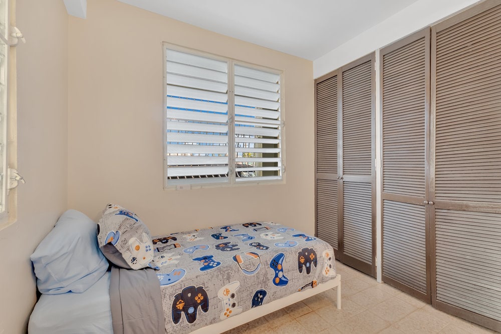 A/C, Roomy 3BR w/ Full Kitchen & Riverfront image 12