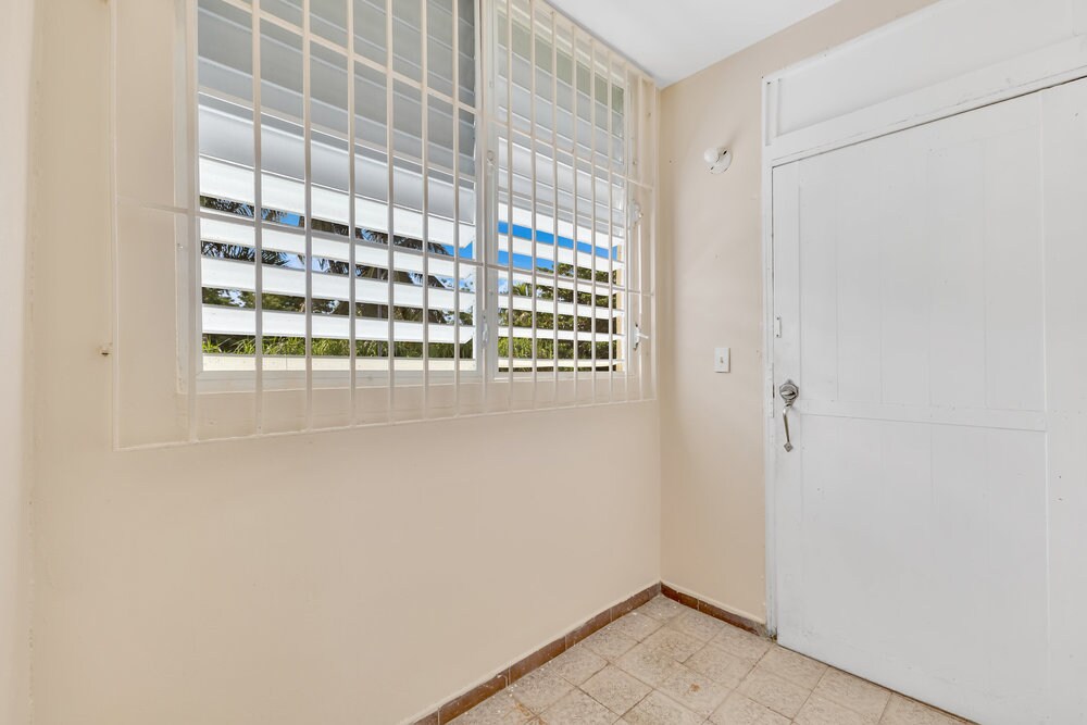 A/C, Roomy 3BR w/ Full Kitchen & Riverfront image 19