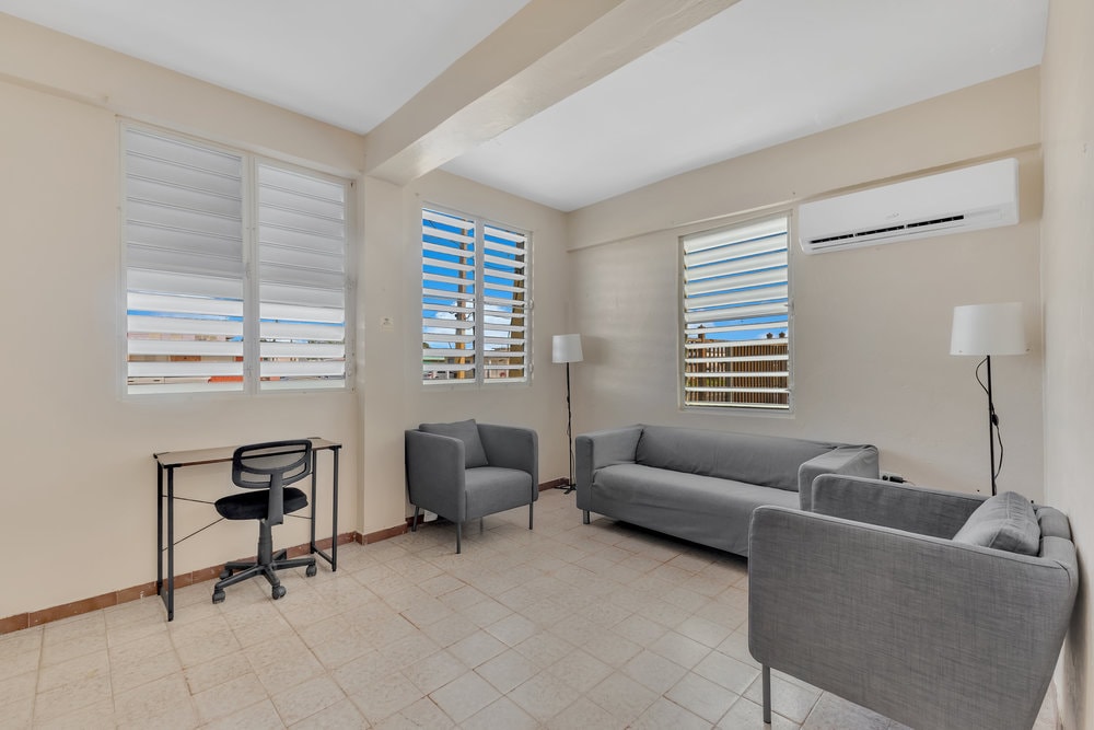 A/C, Roomy 3BR w/ Full Kitchen & Riverfront image 7