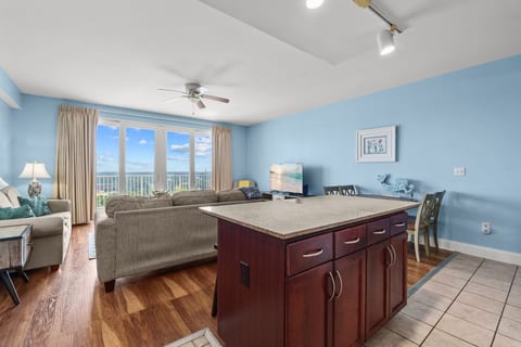 Bright & Spacious Condo 1BD! Steps from the Beach!