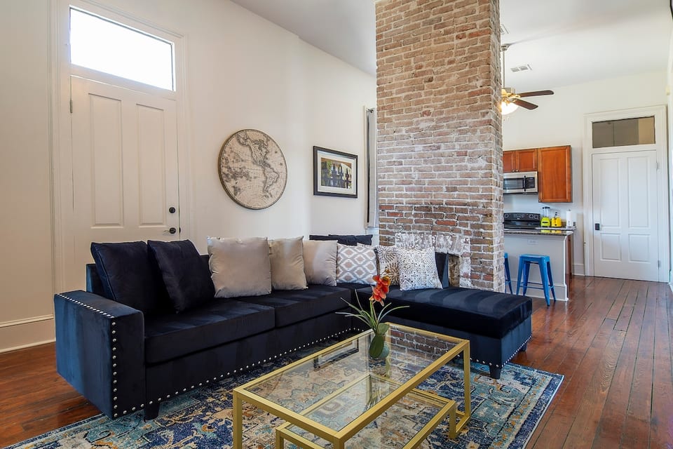 Historic 3 bedroom just steps to St Charles & CBD image 1