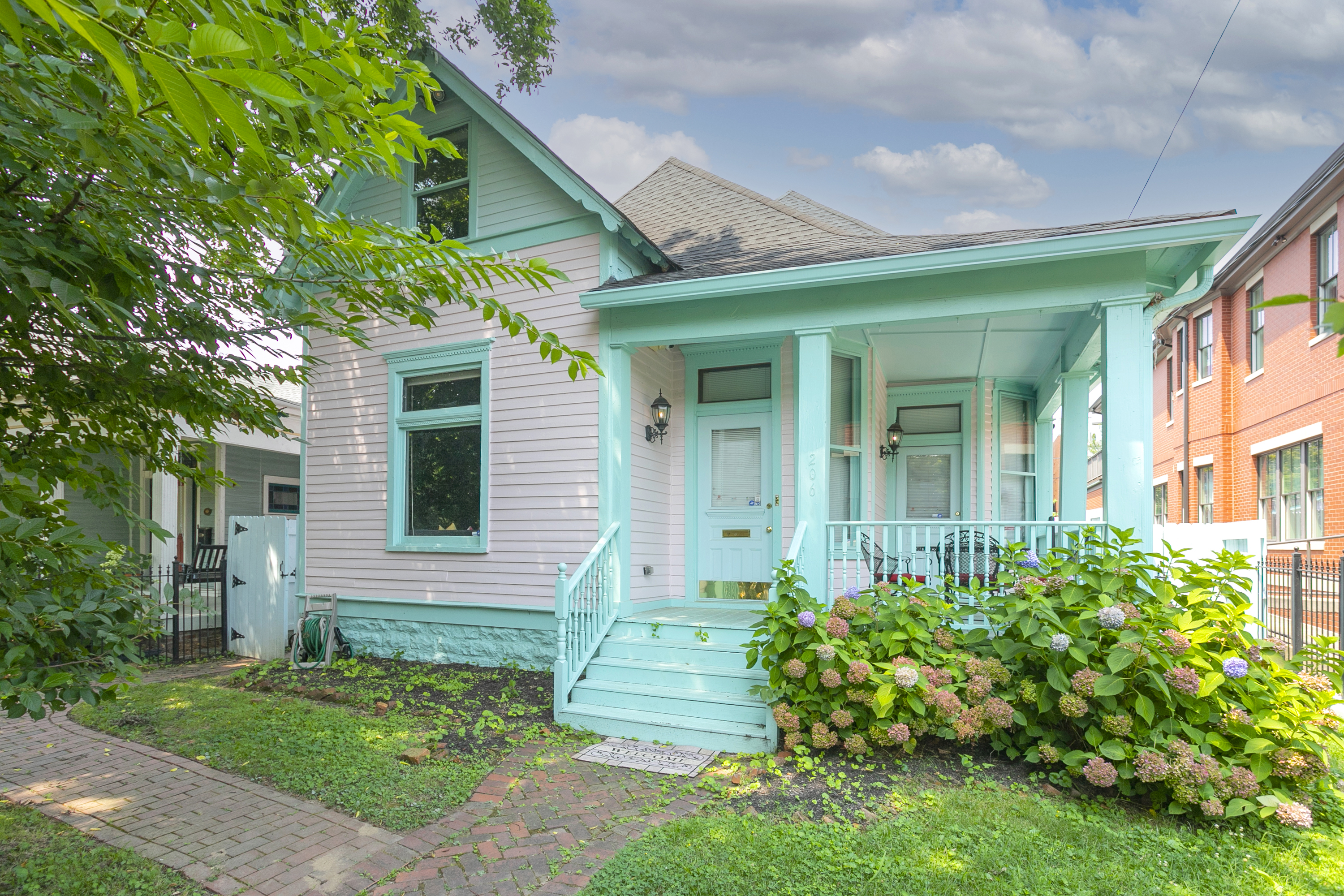 Experience Nashville like a local in our historic Queen Anne cottage!