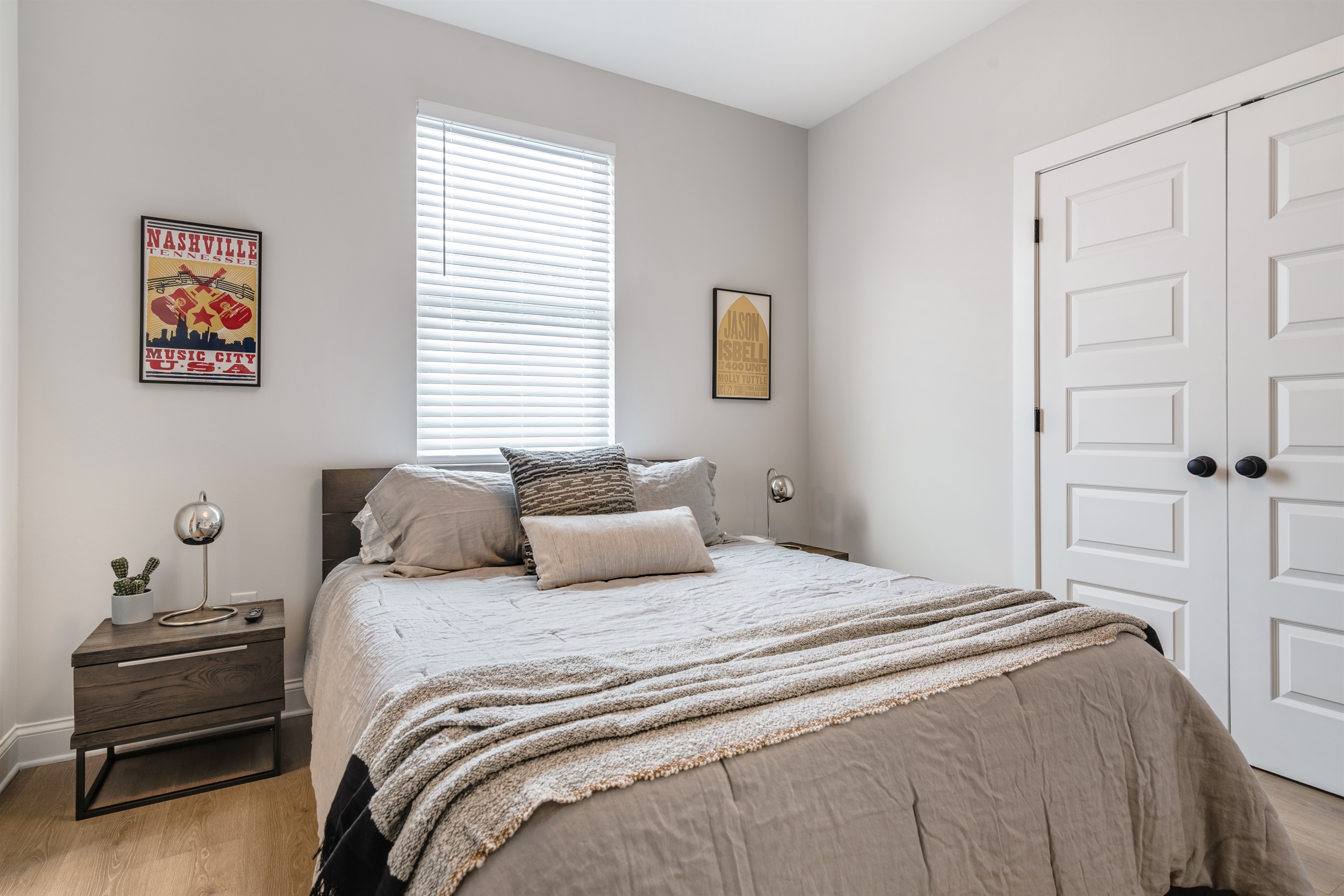 Comfortable queen memory foam bed