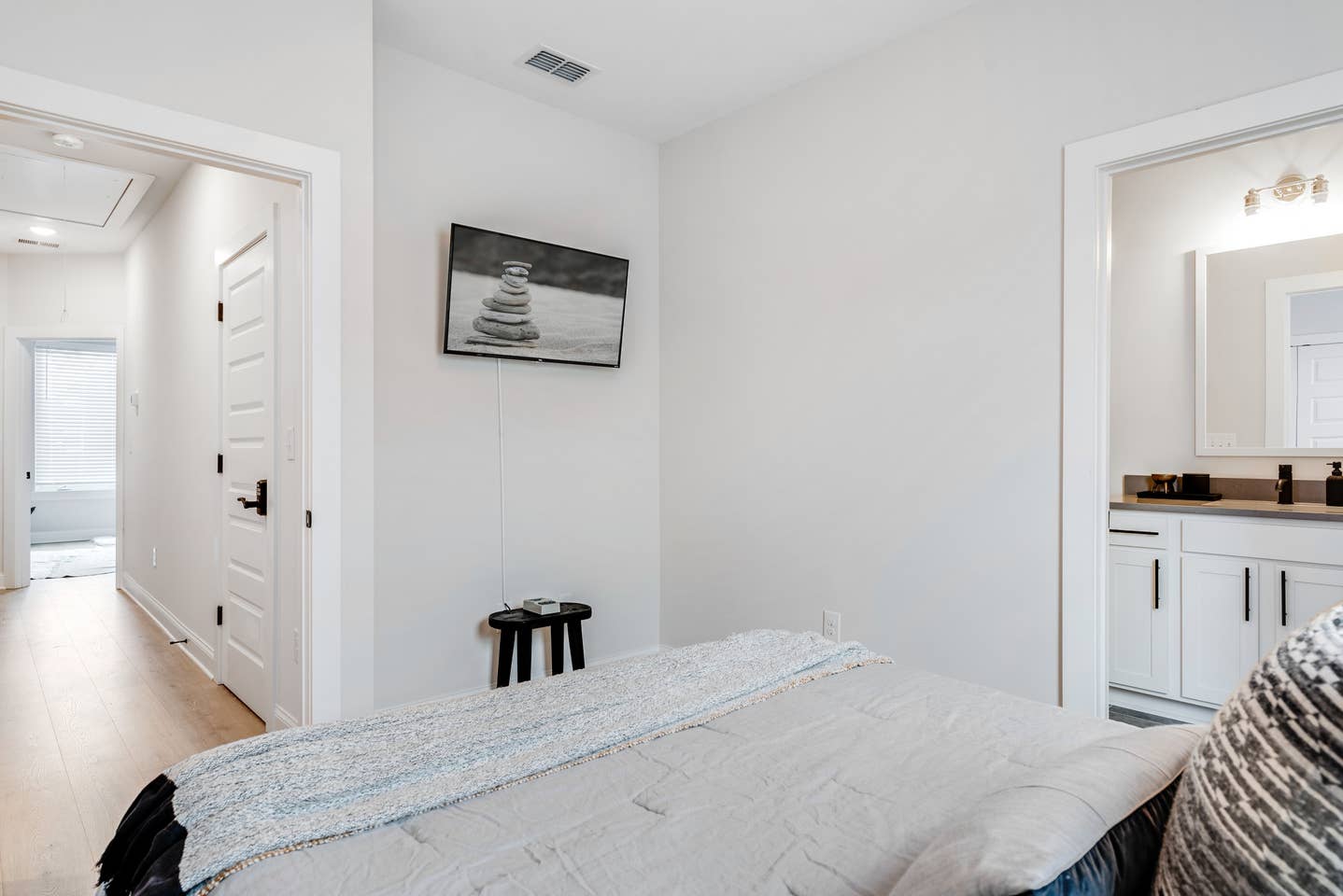 There's a 40-inch TV with streaming options and cable access via Xfinity streaming