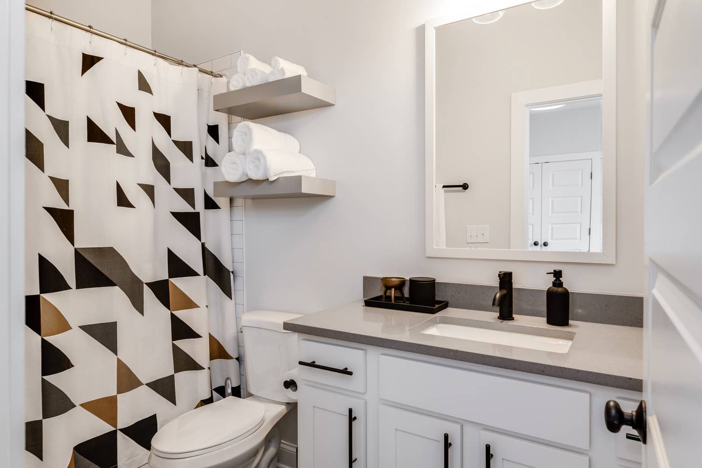 En-suite bathroom has a combination tub/shower