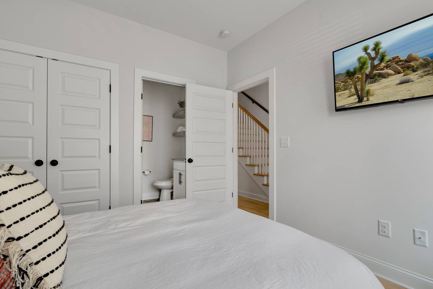 Plenty of closet space and a luggage rack make things easy. And the Smart TV is great for late-night streaming!