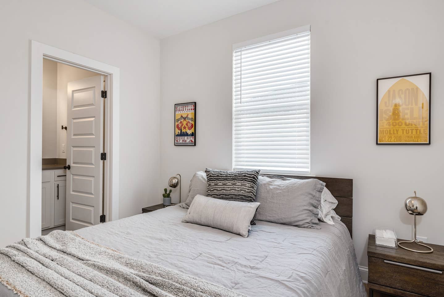 Comfortable queen memory foam bed