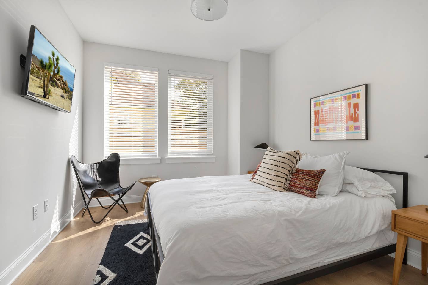 Queen bedroom with an en-suite bathroom (with stall shower) and a 45-inch Smart TV on the first floor.