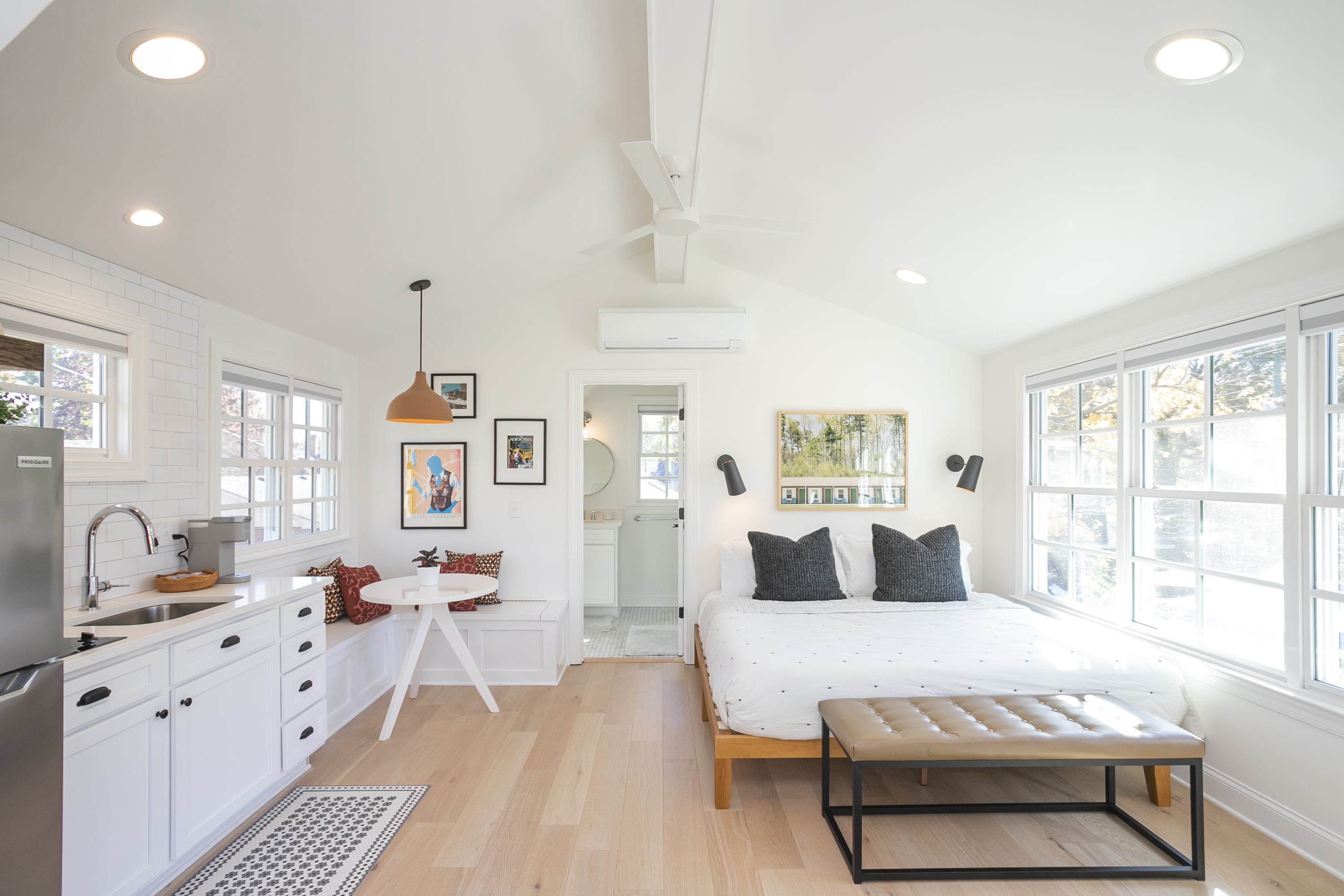 Our comfortable studio is in an amazing & walkable area of East Nashville