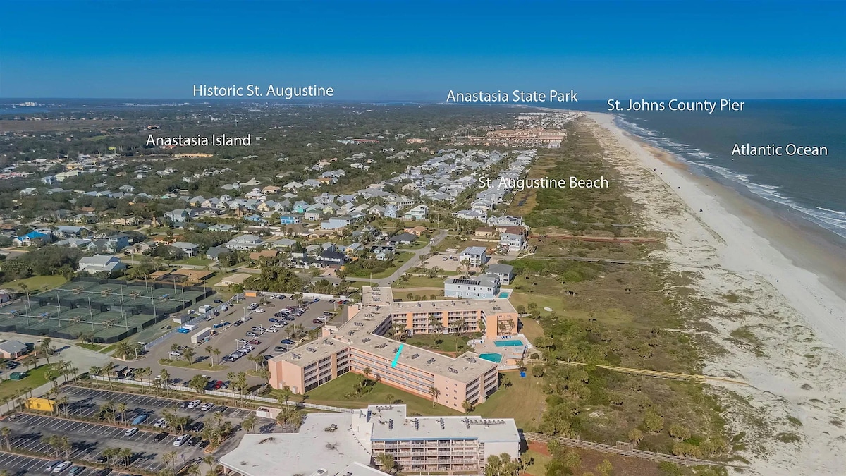 Coastal Dreams - Quiet Oceanfront Location
Peaceful setting with easy beach + downtown access.