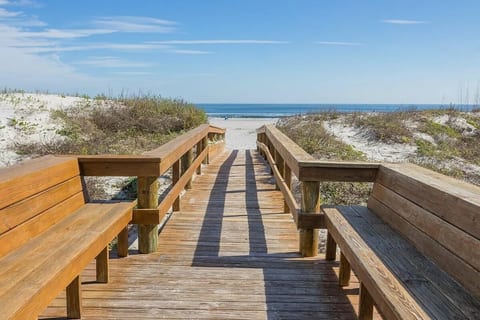 Coastal Dreams - Private Boardwalk to Ocean
Walk straight from the gate through the private boardwalk to the beach – just seconds to the sand.