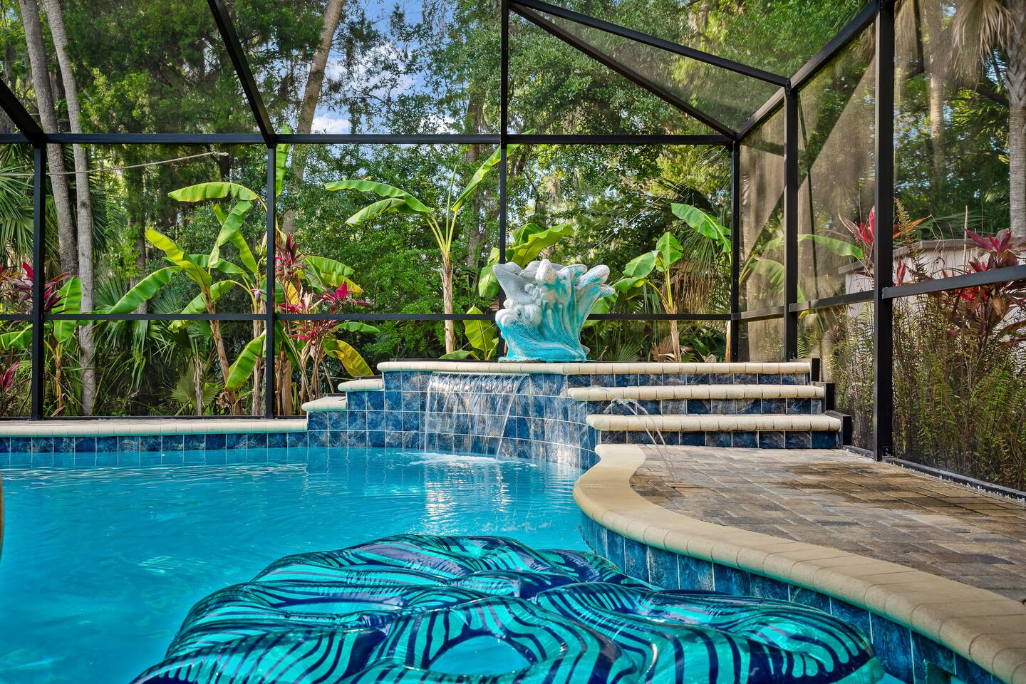 Tropical Garden w/ Heated Pool* 3 mins Sis Spring