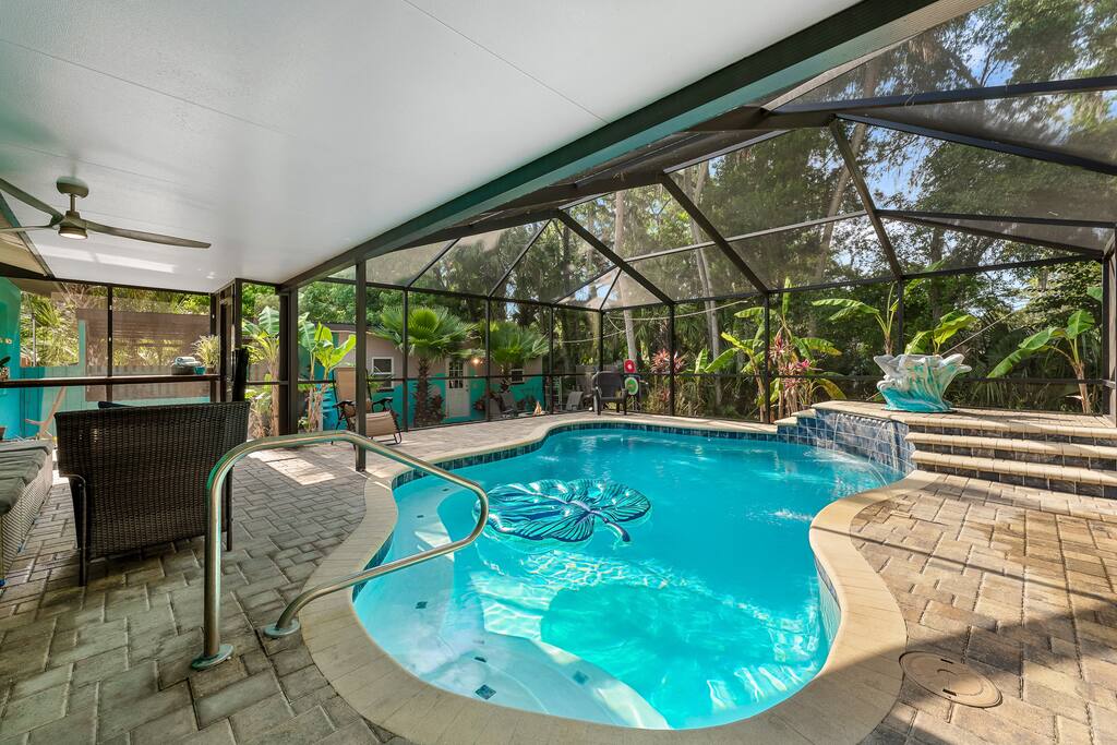 Private tropical retreat with complete seclusion