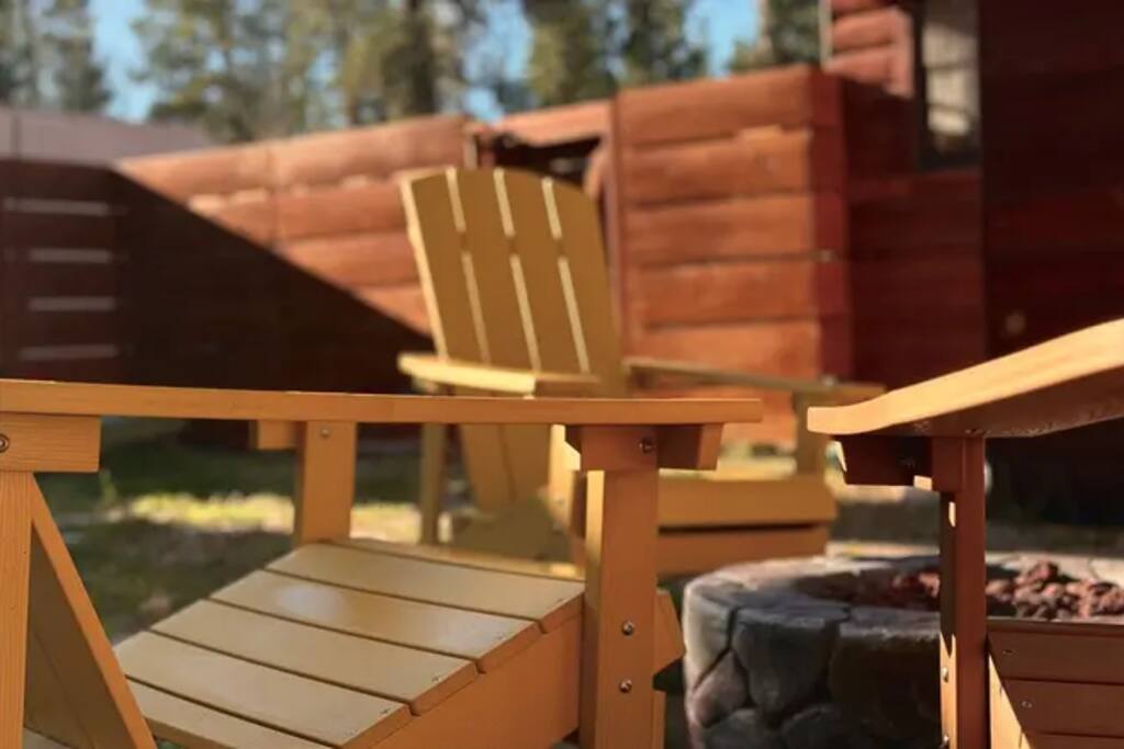 hot-tub-*-fenced-yard-*-fire-pit-*-walk-to-lake/