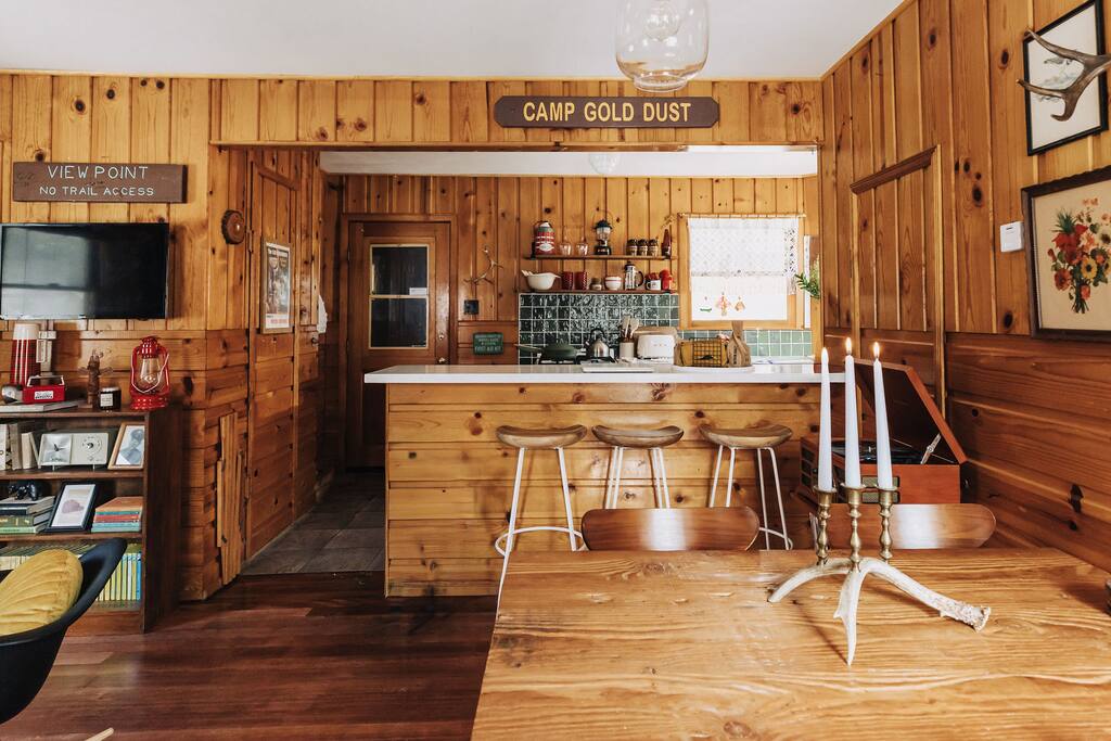 hot-tub-*-fenced-yard-*-fire-pit-*-walk-to-lake/