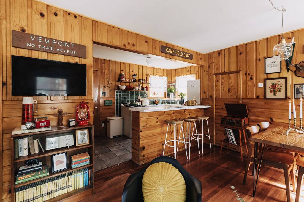 hot-tub-*-fenced-yard-*-fire-pit-*-walk-to-lake/