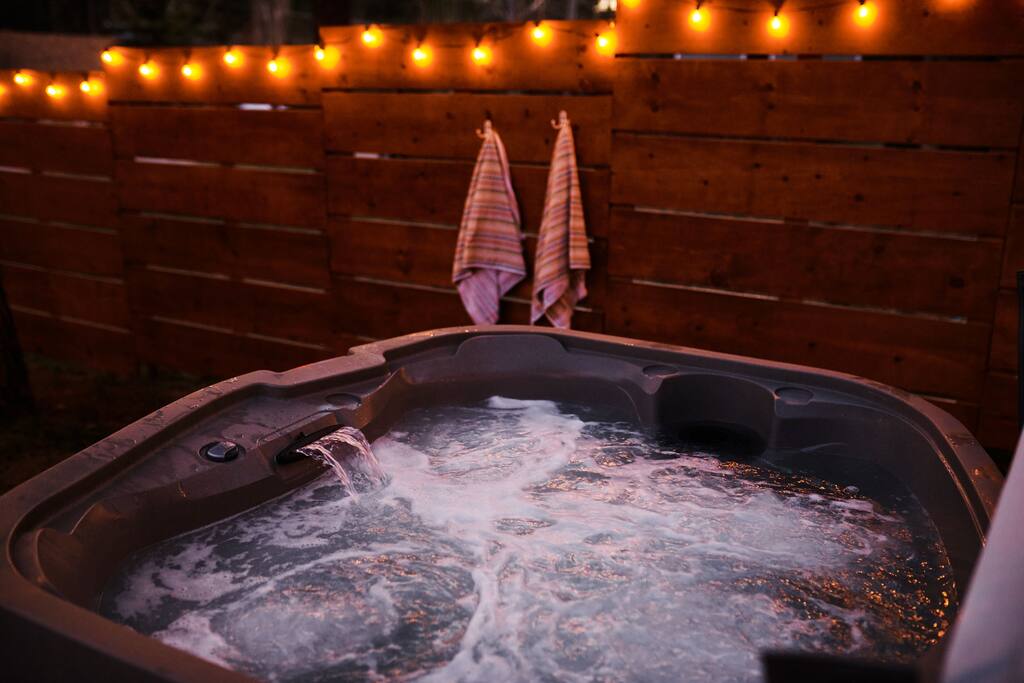 hot-tub-*-fenced-yard-*-fire-pit-*-walk-to-lake/